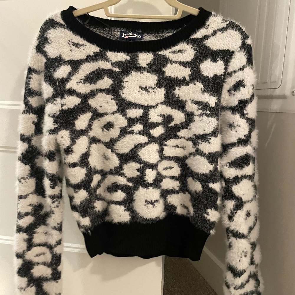 Black & White Leopard Print Fuzzy Sweater NEVER WORN